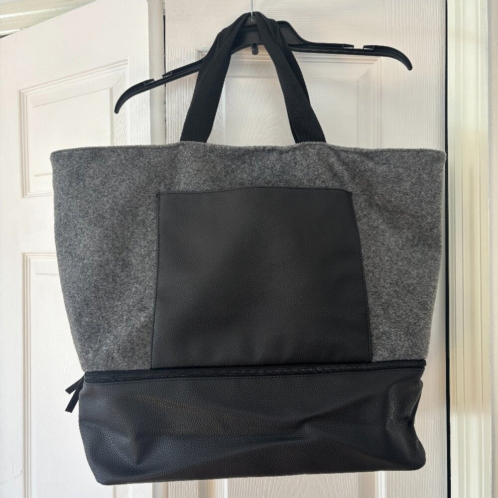DSW Grey Felted Weekender Overnight Duffle Tote Bag Shoe Pocket Never Used